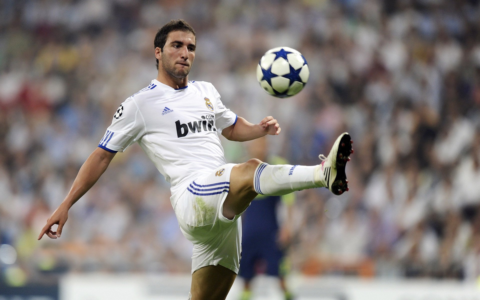 KAIYUNAPP-C罗新赛季表现稳定仍为球队核心人物，c罗新造型